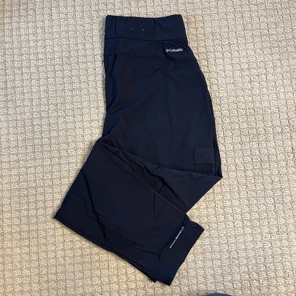 Columbia Hiking Pants - Picture 2 of 3
